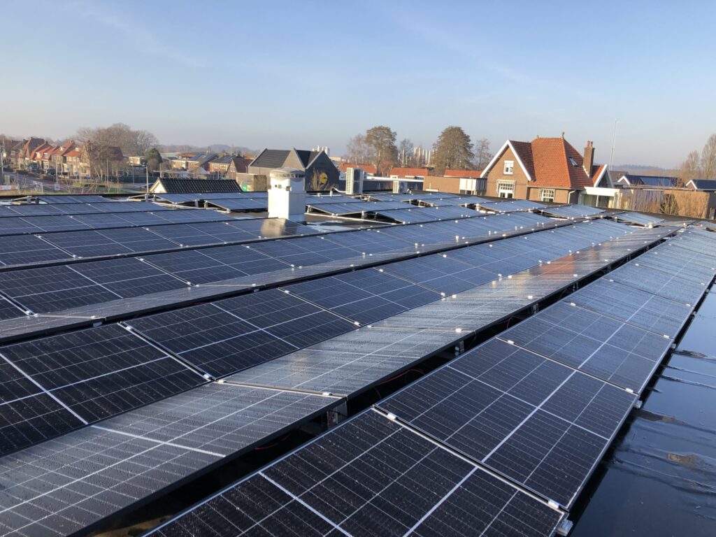 TenneT verwacht jaargroei van ruim 4 gigawattpiek zonnepanelen tot 2030